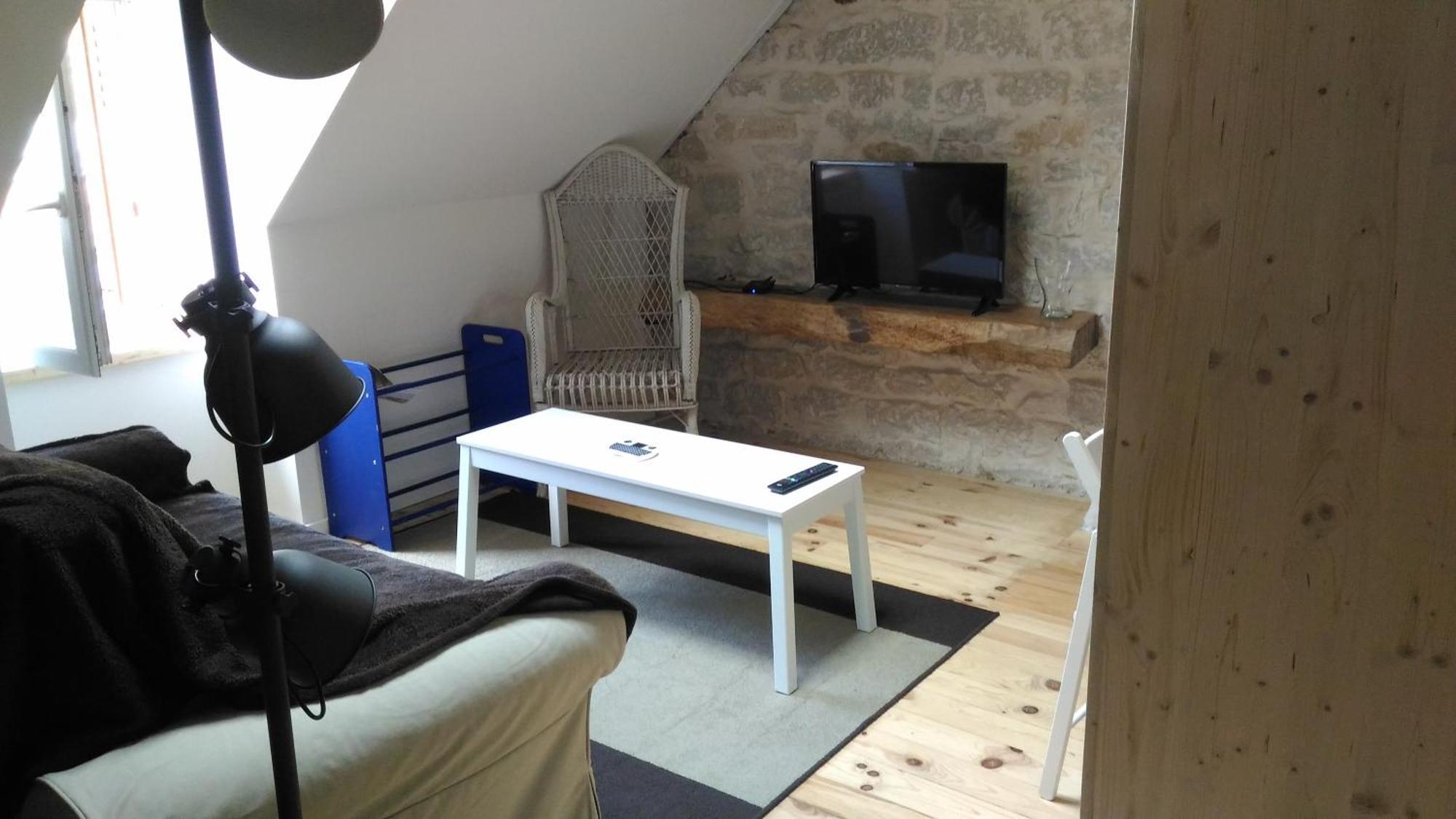 Studio Meuble Proche Conseil Departemental Du Jura Lons-le-Saunier Extérieur photo